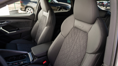 AUDI Q5 Sportback 2.0 TDI Quattro (pohľad spredu)