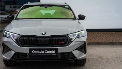 Škoda Octavia Combi 2.0 TSI RS (pohľad spredu)