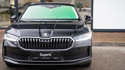 Škoda Superb Combi 2.0 TDI L&K 4x4 (pohľad spredu)