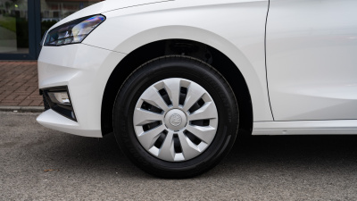 Fabia 1.0 MPI Essence (pohľad do interiéru)