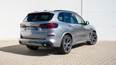 BMW X5 30d xDrive (pohľad zboku)