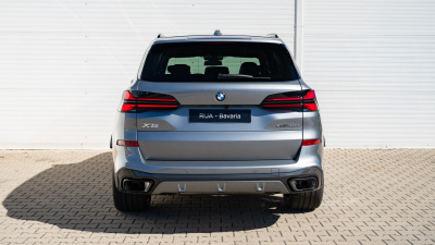 BMW X5 30d xDrive (pohľad do interiéru)