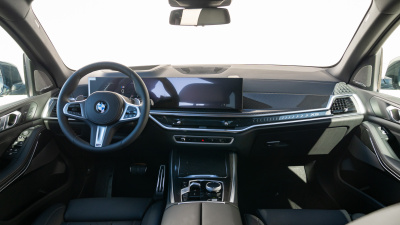 BMW X5 30d xDrive (pohľad do interiéru)