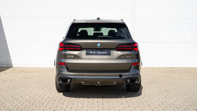 BMW X5 30d xDrive (pohľad do interiéru)