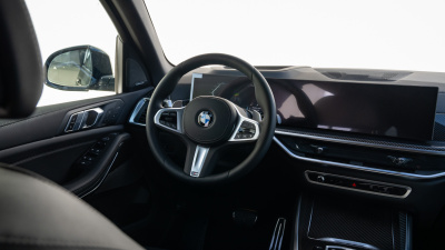 BMW X5 30d xDrive (pohľad do interiéru)