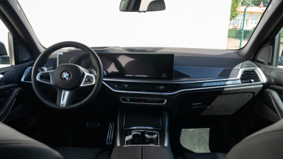 BMW X5 30d xDrive (pohľad do interiéru)
