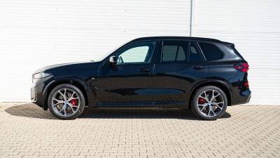 BMW X5 30d xDrive (pohľad zozadu)