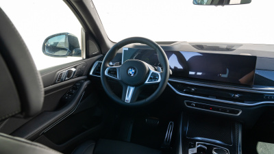 BMW X5 30d xDrive (pohľad do interiéru)