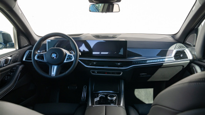 BMW X5 30d xDrive (pohľad do interiéru)