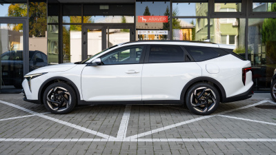 Kia K4 SW 1.6 T-GDi 7DCT Gold (pohľad zboku)