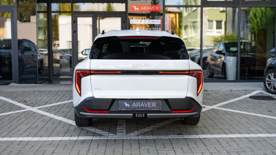 Kia K4 SW 1.6 T-GDi 7DCT Gold (pohľad spredu)