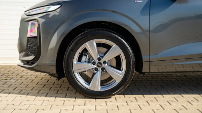 AUDI Q3 2.0 TFSI Quattro (pohľad do interiéru)