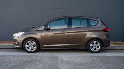 Ford C-Max 1.5 TDCi  (pohľad zozadu)
