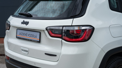 Jeep Compass 1.3 TURBO AUTOMAT (pohľad do interiéru)