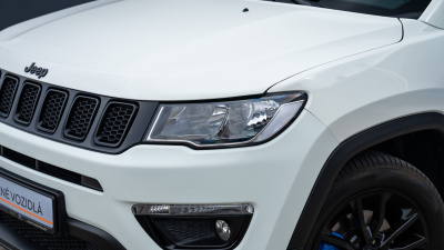 Jeep Compass 1.3 TURBO AUTOMAT (pohľad do interiéru)