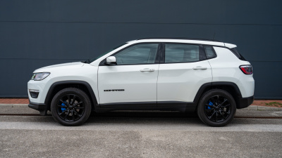 Jeep Compass 1.3 TURBO AUTOMAT (pohľad zozadu)