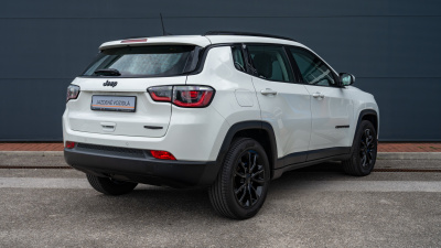 Jeep Compass 1.3 TURBO AUTOMAT (pohľad do interiéru)