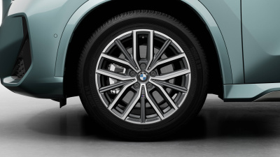 BMW iX1 20 eDrive (pohľad spredu)