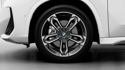 BMW iX1 20 eDrive (pohľad spredu)
