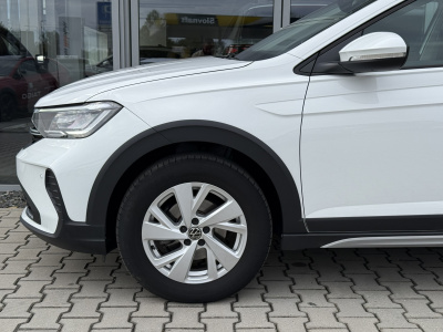 VW Taigo 1.0 TSI Life (pohľad do interiéru)