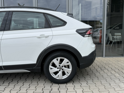 VW Taigo 1.0 TSI Life (pohľad do interiéru)