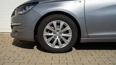Peugeot 308 SW 1.6 HDI (pohľad spredu)