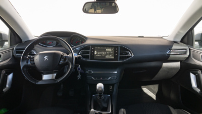 Peugeot 308 SW 1.6 HDI (pohľad do interiéru)