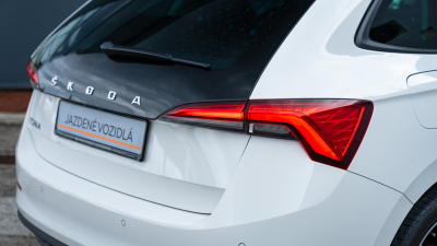 Škoda Scala 1.5 TSI Youbileum 125 (pohľad do interiéru)