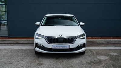 Škoda Scala 1.5 TSI Youbileum 125 (pohľad zboku)