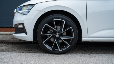 Škoda Scala 1.5 TSI Youbileum 125 (pohľad do interiéru)