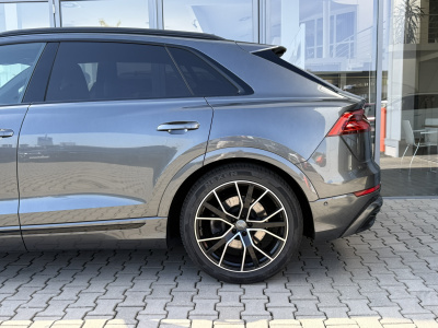 Audi Q8 50 3.0 TDI mHEV quattro tiptronic (pohľad do interiéru)