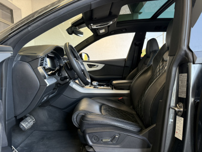 Audi Q8 50 3.0 TDI mHEV quattro tiptronic (pohľad do interiéru)
