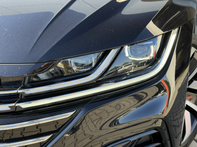 VW Arteon 2.0 TSI R-Line (pohľad zozadu)