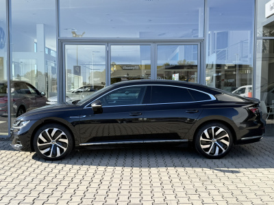 VW Arteon 2.0 TSI R-Line (pohľad spredu)