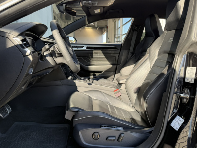 VW Arteon 2.0 TSI R-Line (pohľad do interiéru)