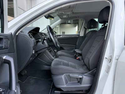 VW Tiguan 2.0 TDI R-Line 4x4 (pohľad do interiéru)