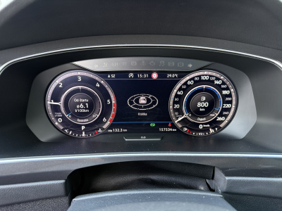 VW Tiguan 2.0 TDI R-Line 4x4 (pohľad do interiéru)