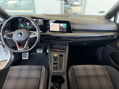 Volkswagen Golf 2.0 TSI 245k GTI DSG (pohľad do interiéru)