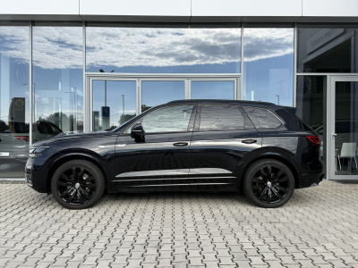 VW Touareg 3.0 TDI R-Line  (pohľad spredu)