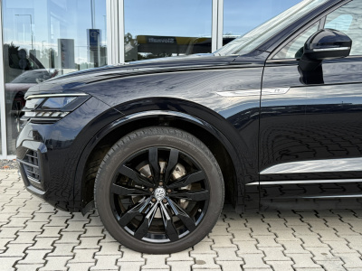 VW Touareg 3.0 TDI R-Line  (pohľad do interiéru)
