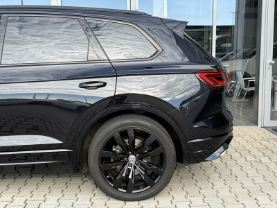 VW Touareg 3.0 TDI R-Line  (pohľad do interiéru)