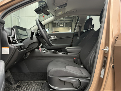 Kia Sportage 1.6 T-GDi 7DCT Gold (pohľad do interiéru)