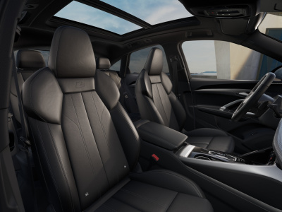 AUDI Q5 Sportback 2.0 TDI quattro (pohľad do interiéru)
