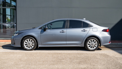 Toyota Corolla 1.6  (pohľad zboku)