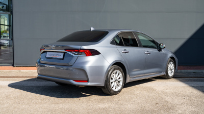 Toyota Corolla 1.6  (pohľad spredu)