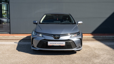 Toyota Corolla 1.6  (pohľad do interiéru)