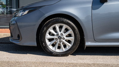 Toyota Corolla 1.6  (pohľad do interiéru)