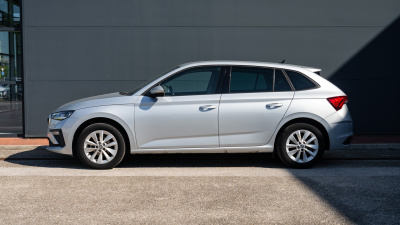 Škoda Scala 1.0 TSI Selection (pohľad zboku)