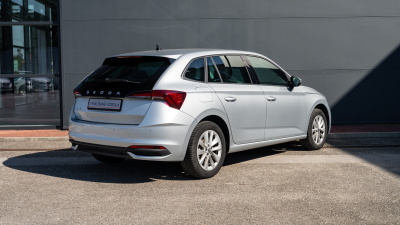 Škoda Scala 1.0 TSI Selection (pohľad spredu)