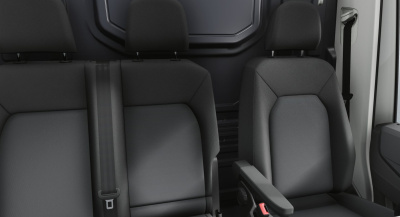 VW Crafter Basis L3H2 30 2.0 TDI (pohľad do interiéru)